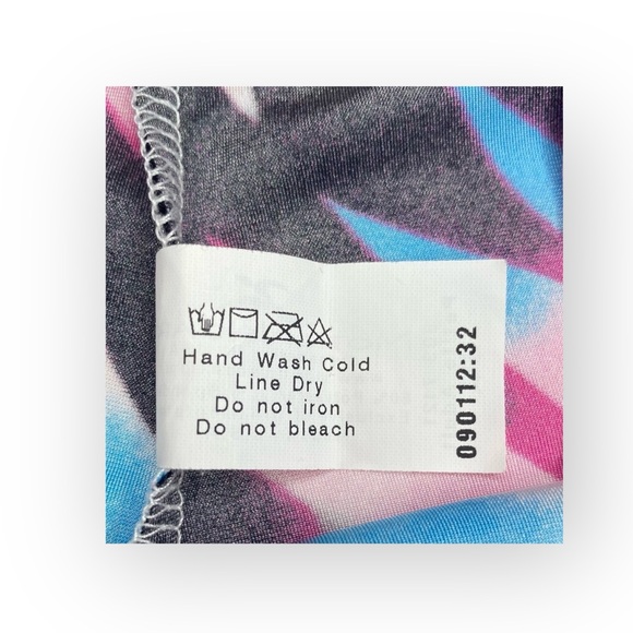 Motionwear ⍟ V-Waist Dance Gymnastic Competition Shorts ⍟ Multicolor Print ⍟ XS - Picture 11 of 16